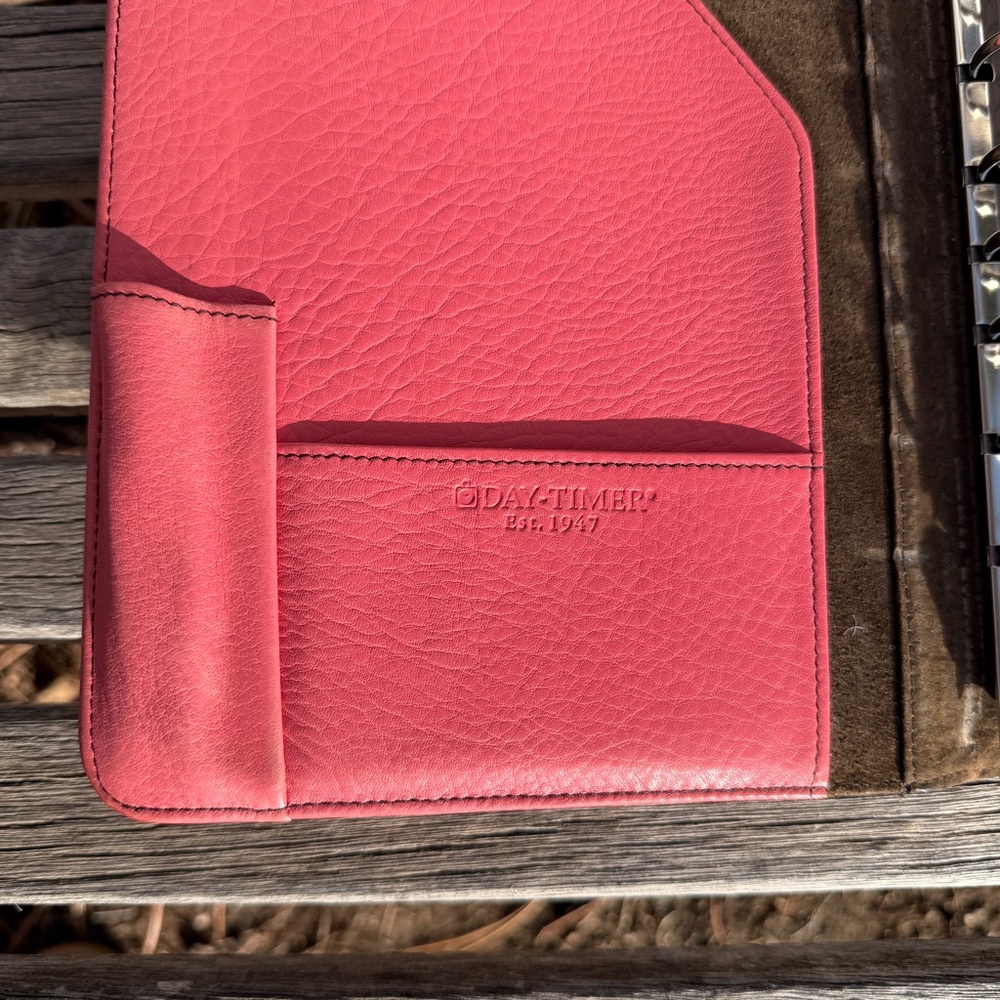 GUC Daytimer Pink Leather Planner Agenda - Picture 6 of 10